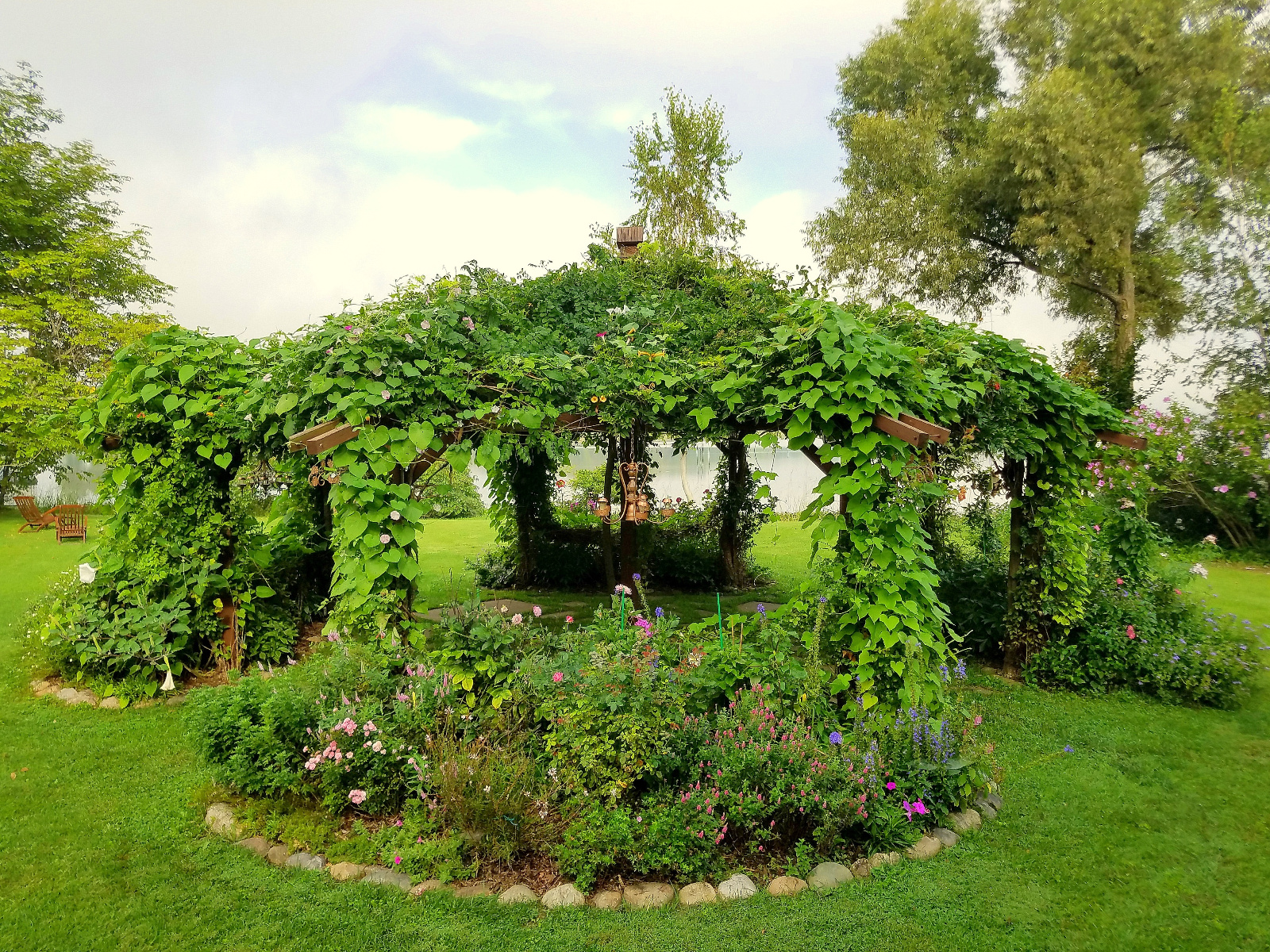 How beautiful -- if this is  a fairytale picture I don't know what is